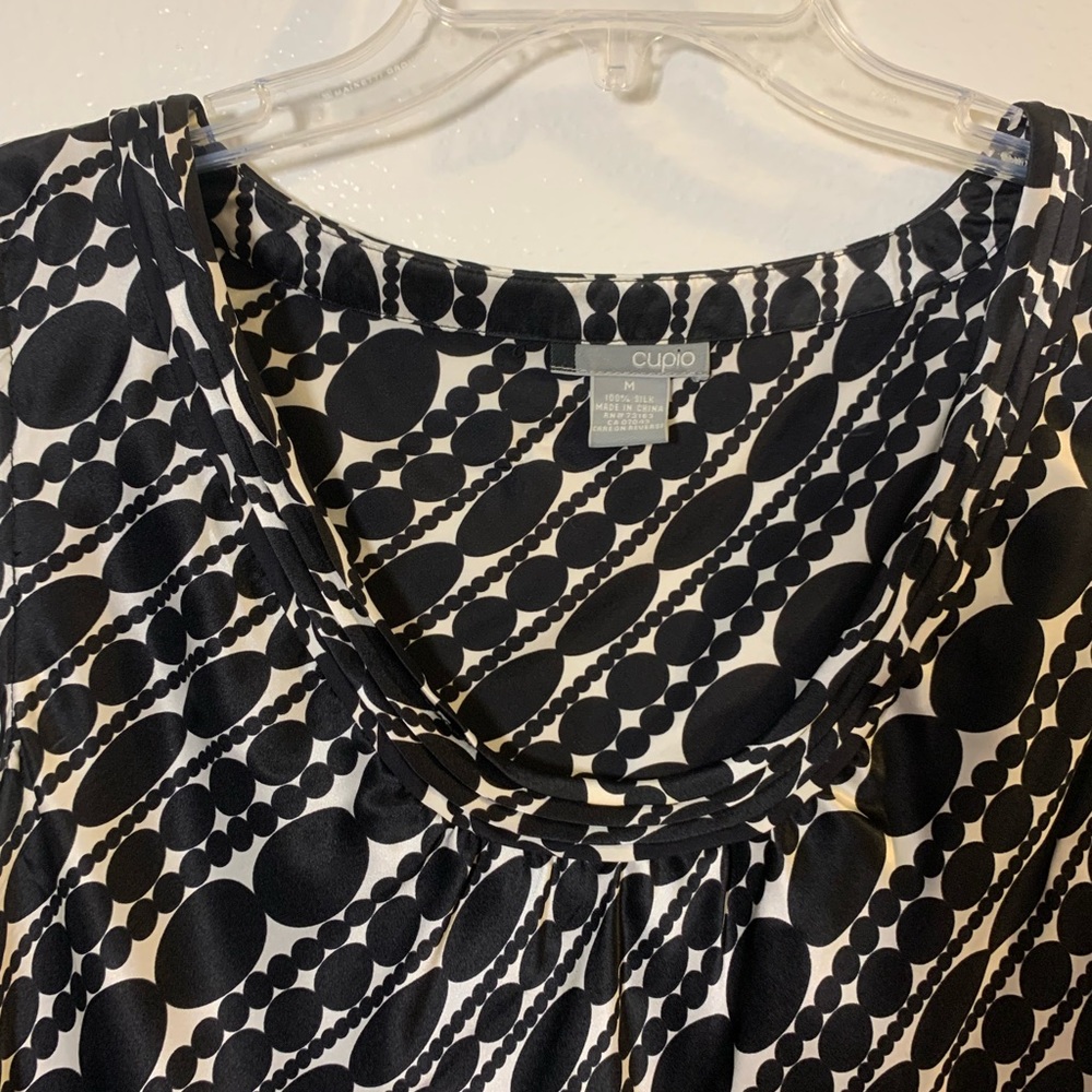 Silky feeling.  Comfort.  Style. Medium